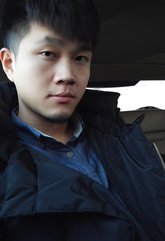 李岐城：毕业于安徽师范大学雕塑系，作品多次获奖并登刊安徽杂志刊物，教学经验丰富。